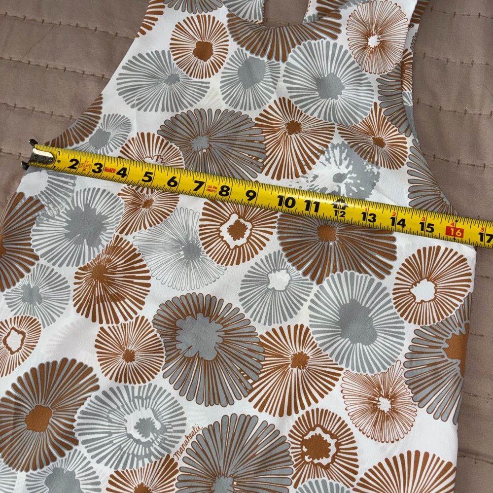 Manuhealii Opihi Pattern Shift Dress in White, Tan & Gray - Picture 2 of 5